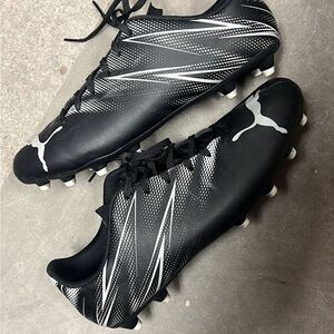 Puma Attacanto Firm Ground/Artificial Ground Junior Soccer Cleats shoes Sz 10.5
